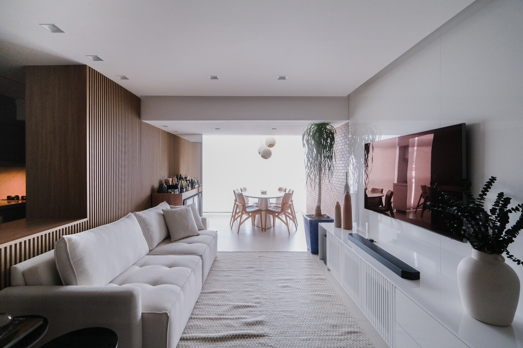 Sala com móveis planejados